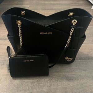 Michael Kors Jet Set Large Saffiano Leather shoulderbag  & Wallet